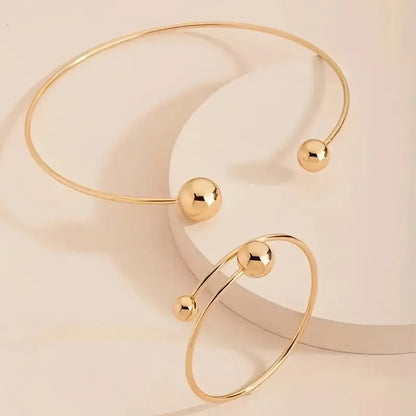Conjunto de pulseiras Glow™ Gold da Rose & Oliver, pulseiras elegantes de metal dourado com detalhes brilhantes.