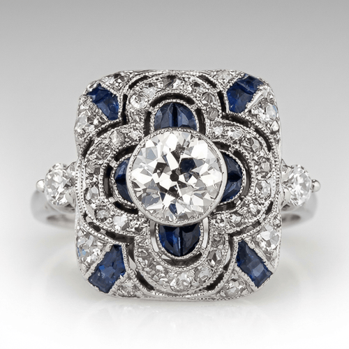 Anel vintage de prata com diamantes e safira azul, design elegante da marca Rose & Oliver, destaque na imagem.