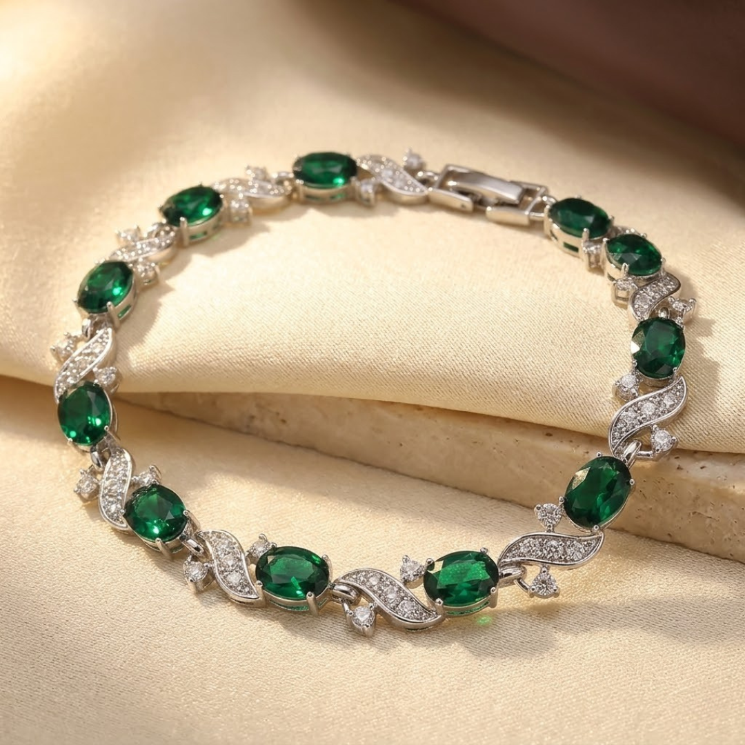 Pulseira vintage Rose & Oliver de prata com elos e detalhes em esmeralda, estilo clássico e elegante.