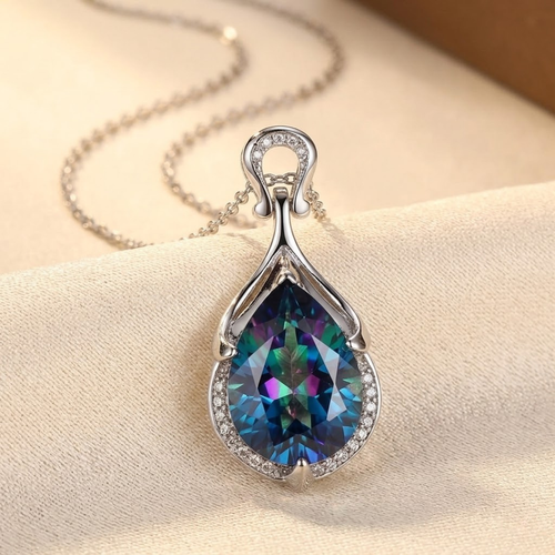 Colar de prata com pingente em forma de lágrima de safira azul, joia elegante da marca Rose & Oliver.