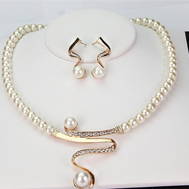 Conjunto de brincos e colar de pérolas naturais Rose & Oliver, brincos com pérolas brancas elegantes.
