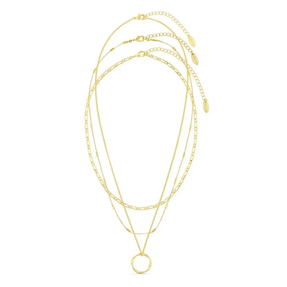Colar Circa™ Rose & Oliver com círculos dourados abertos em três fileiras, estilo elegante e contemporâneo.