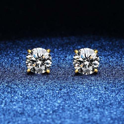 Brincos femininos dourados Tera™ da Rose & Oliver, detalhes elegantes, estilo moderno, em fundo neutro.